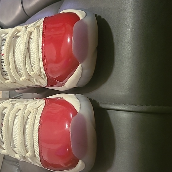 Air Jordan 11 Retro (GS) "Cherrys" - Picture 4 of 7